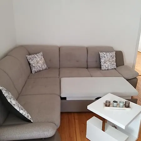 Apartment Kale